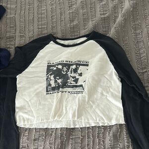 Black and White Graphic Raglan Crop Top